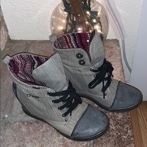 Blowfish wedge booties size 8 grey
